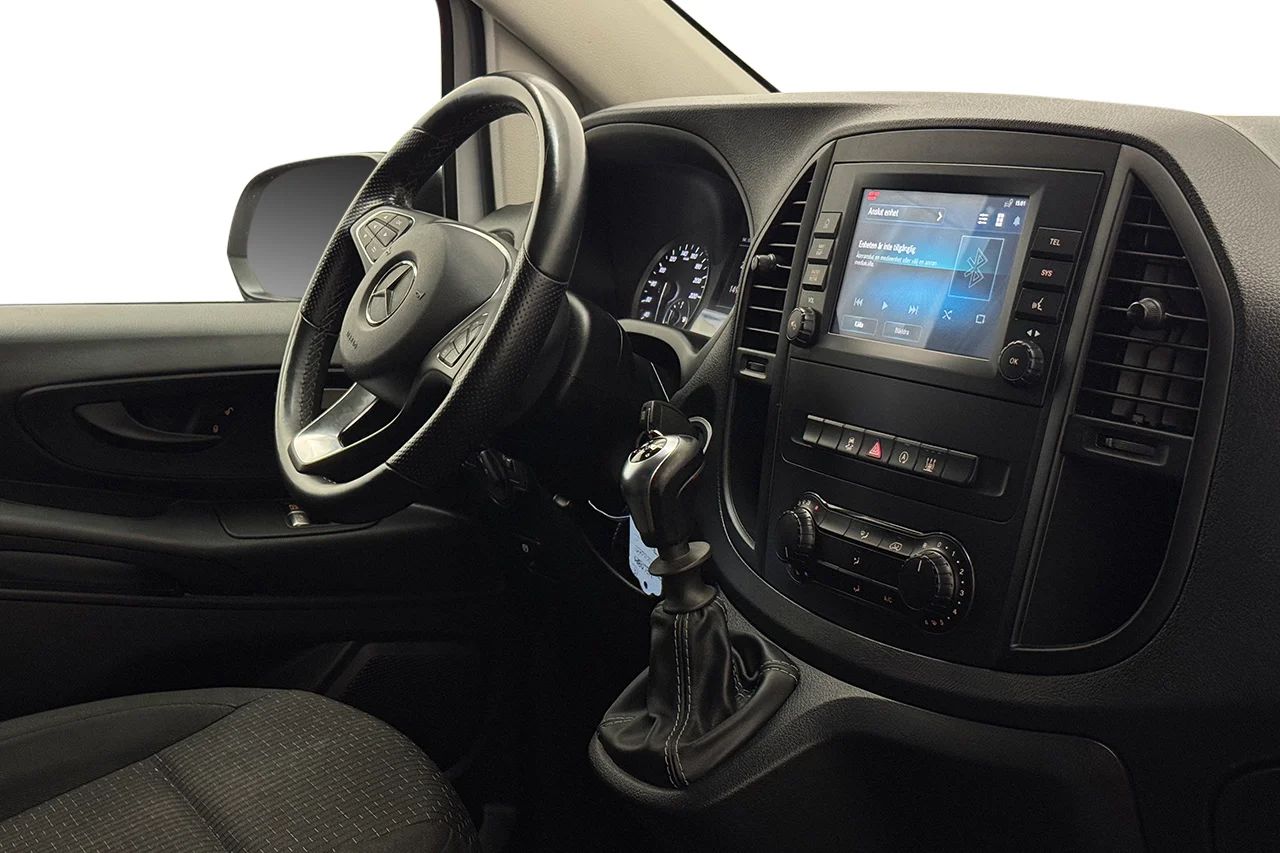 Mercedes-Benz Vito 110 CDI 2.8t L2 Lång Dragkrok Backkamera Farthållare 3-sits Moms/Leasing 102hk – bild 13 av 24