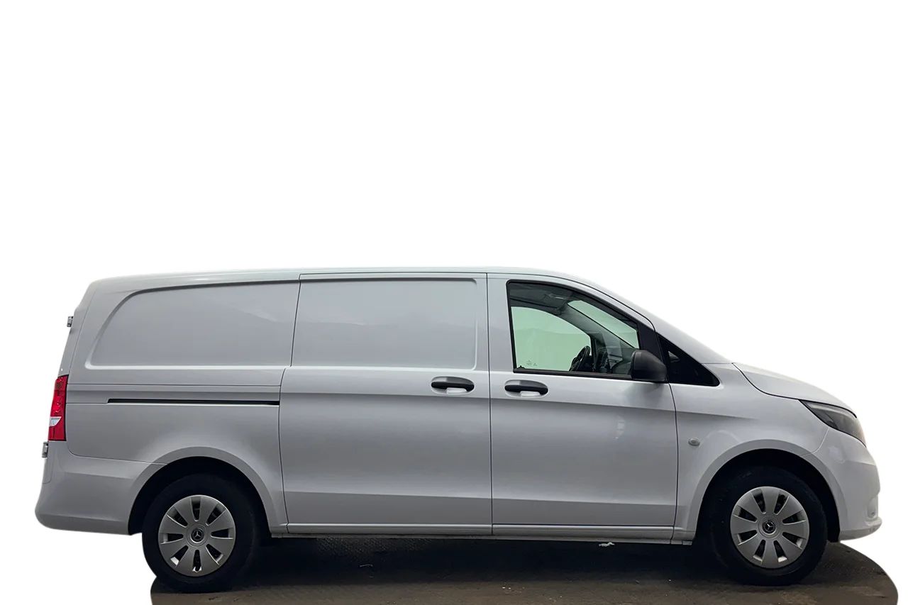 Mercedes-Benz Vito 110 CDI 2.8t L2 Lång Dragkrok Backkamera Farthållare 3-sits Moms/Leasing 102hk – bild 4 av 24