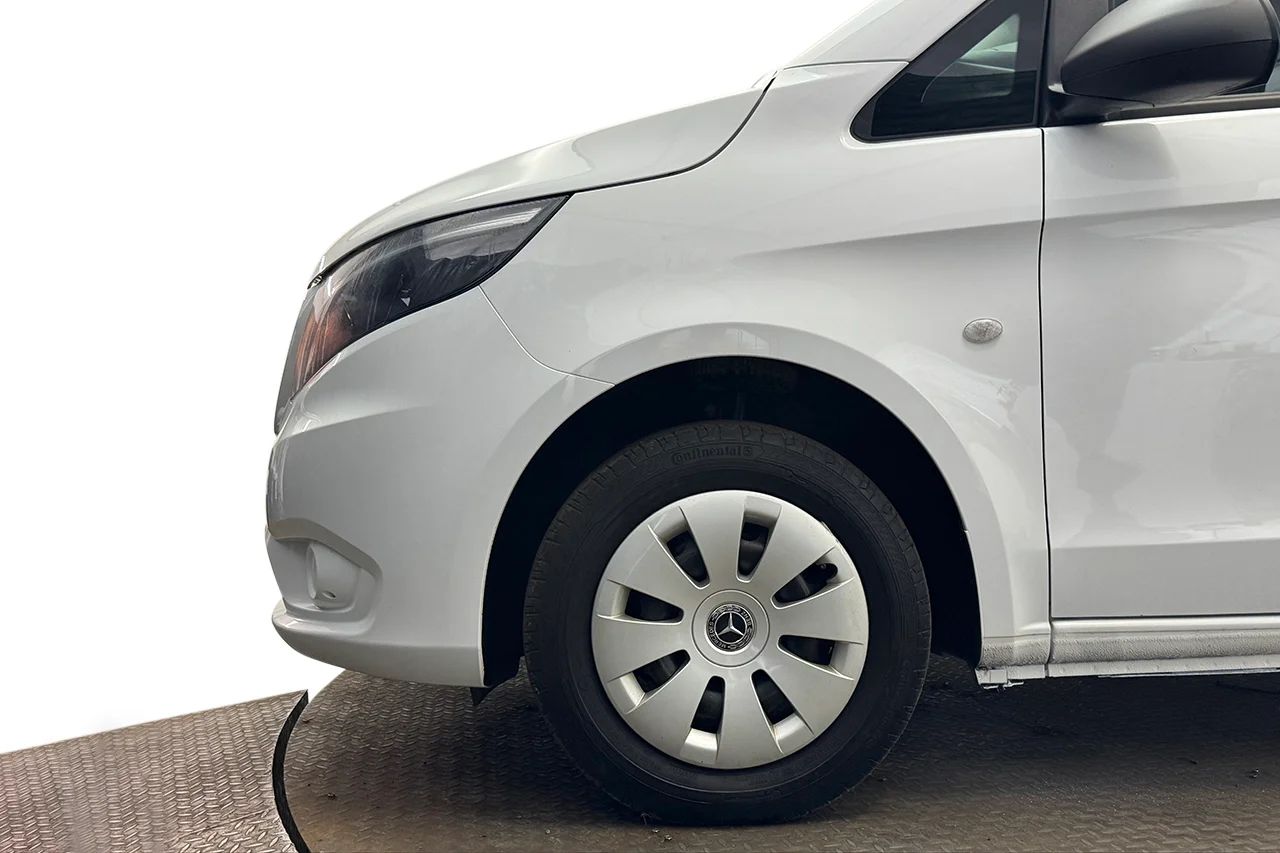 Mercedes-Benz Vito 110 CDI 2.8t L2 Lång Dragkrok Backkamera Farthållare 3-sits Moms/Leasing 102hk – bild 10 av 24