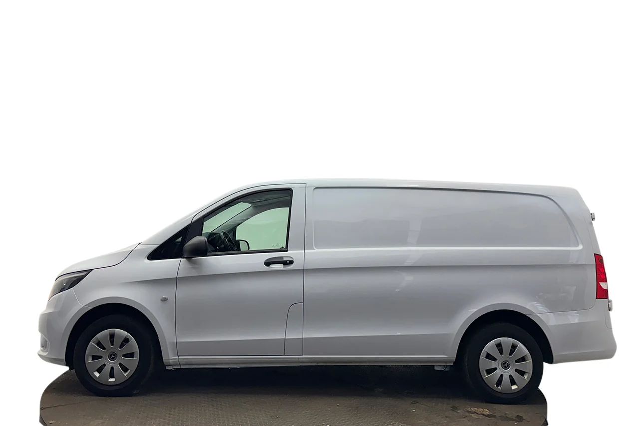 Mercedes-Benz Vito 110 CDI 2.8t L2 Lång Dragkrok Backkamera Farthållare 3-sits Moms/Leasing 102hk – bild 9 av 24