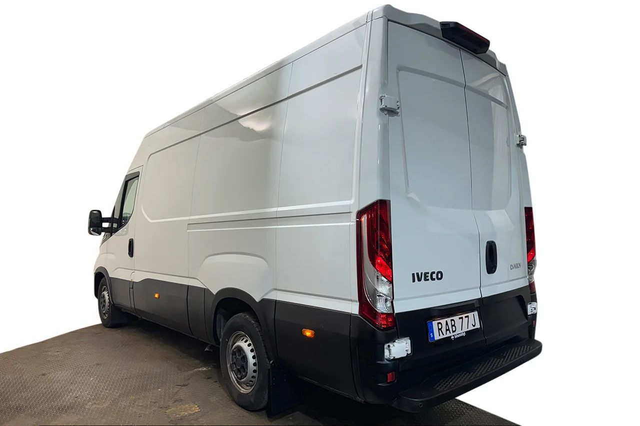 Iveco Daily 35-140 Skåpbil 2.3 JTD Hi-Matic Värmare 3-sits MOMS 136hk – bild 8 av 22