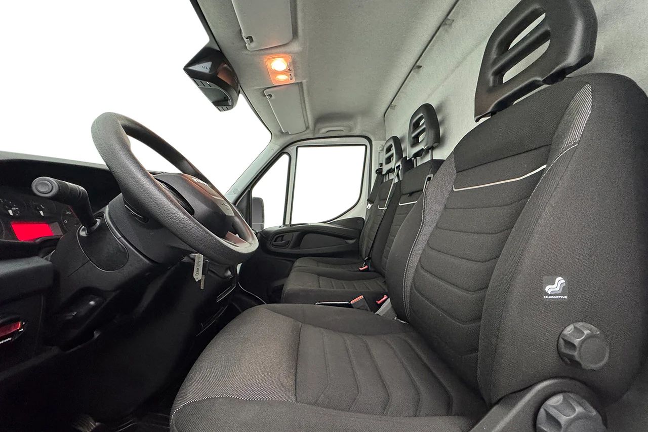 Iveco Daily 35-140 Skåpbil 2.3 JTD Hi-Matic Värmare 3-sits MOMS 136hk – bild 12 av 22