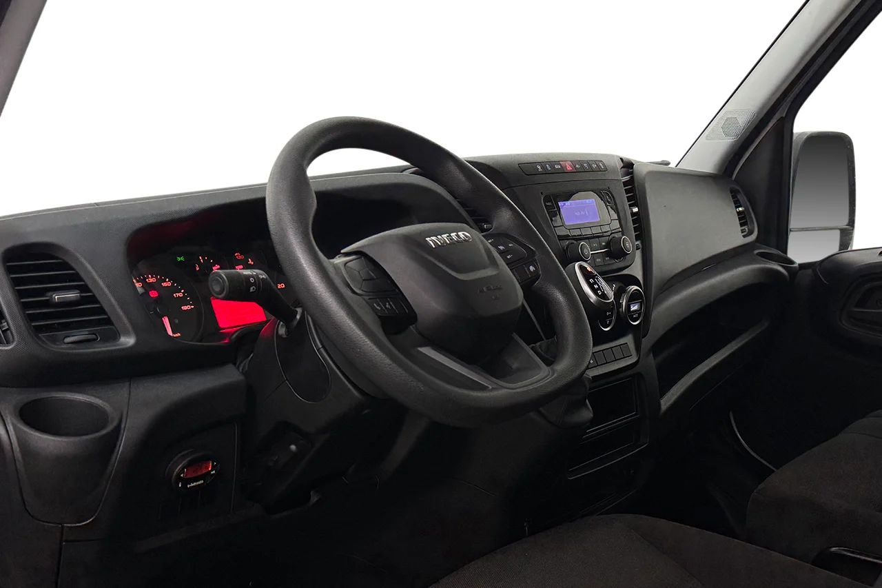 Iveco Daily 35-140 Skåpbil 2.3 JTD Hi-Matic Värmare 3-sits MOMS 136hk – bild 13 av 22