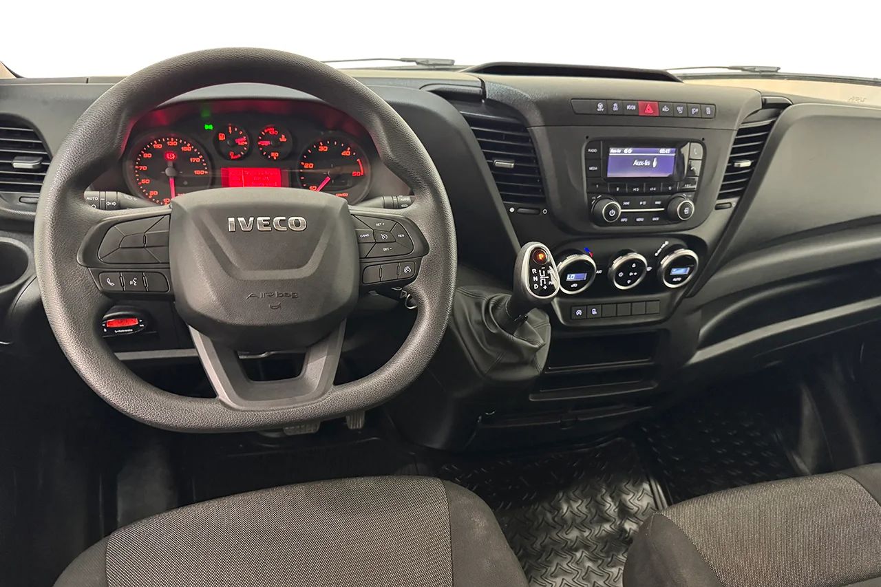 Iveco Daily 35-140 Skåpbil 2.3 JTD Hi-Matic Värmare 3-sits MOMS 136hk – bild 14 av 22