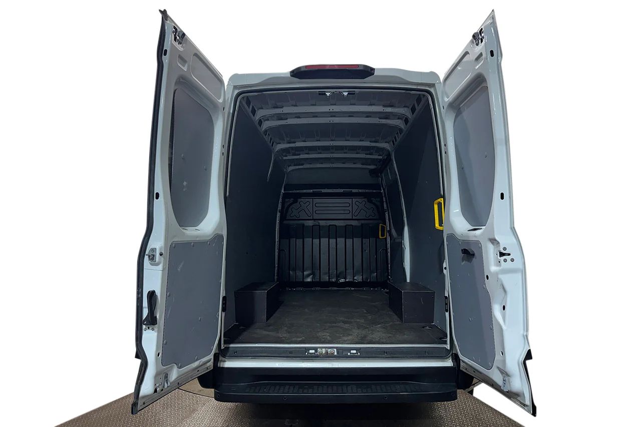 Iveco Daily 35-140 Skåpbil 2.3 JTD Hi-Matic Värmare 3-sits MOMS 136hk – bild 7 av 22