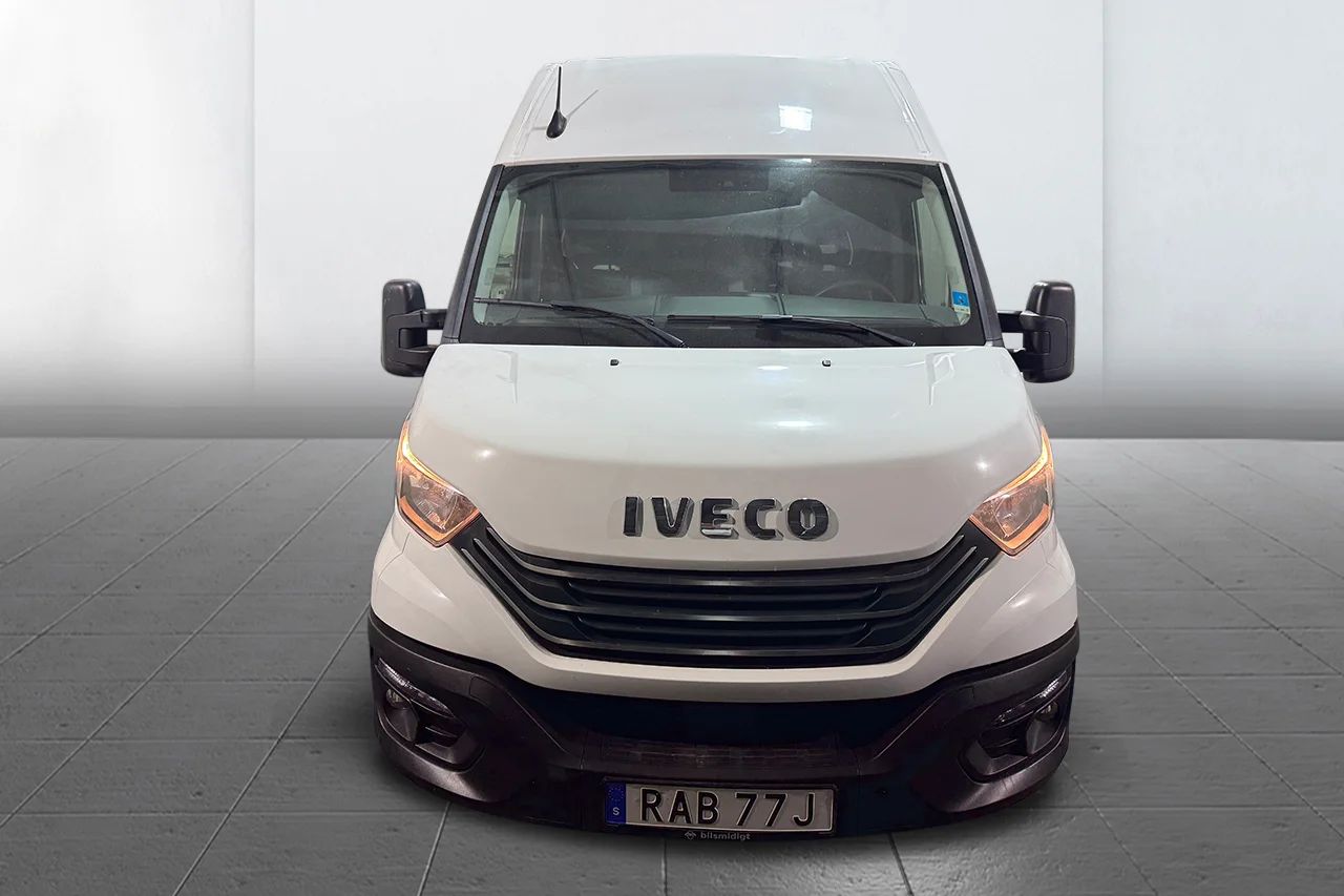 Iveco Daily 35-140 Skåpbil 2.3 JTD Hi-Matic Värmare 3-sits MOMS 136hk – bild 2 av 22