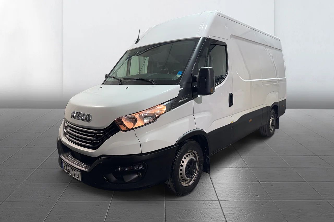 Iveco Daily 35-140 Skåpbil 2.3 JTD Hi-Matic Värmare 3-sits MOMS 136hk