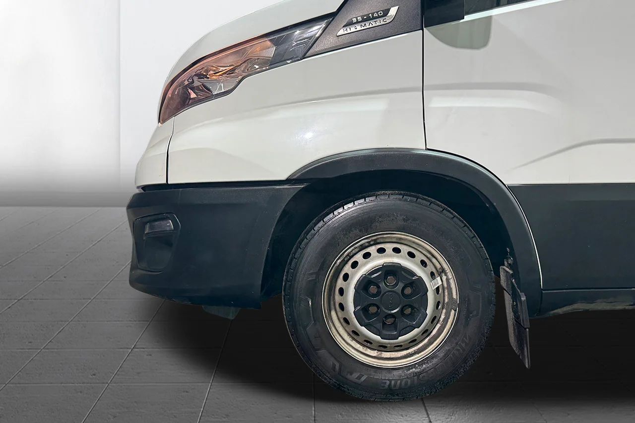 Iveco Daily 35-140 Skåpbil 2.3 JTD Hi-Matic Värmare 3-sits MOMS 136hk – bild 10 av 22