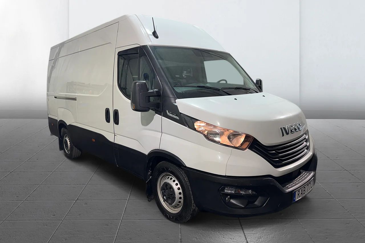 Iveco Daily 35-140 Skåpbil 2.3 JTD Hi-Matic Värmare 3-sits MOMS 136hk – bild 3 av 22