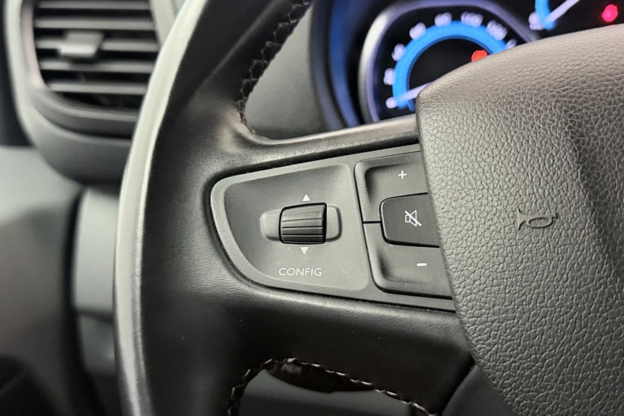 Toyota Proace Electric 75 kWh L2 Drag 2xSidodörr 3sits Navi MOMS – bild 17 av 26