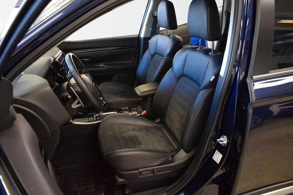 Mitsubishi Outlander 2.0 4WD Comfort Delläder Kamera Keyless 150hk – bild 12 av 32