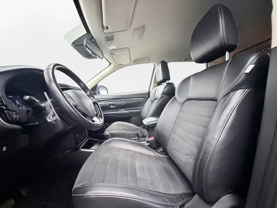 Mitsubishi Outlander 2.0 4WD Comfort Delläder Kamera Keyless 150hk – bild 11 av 32