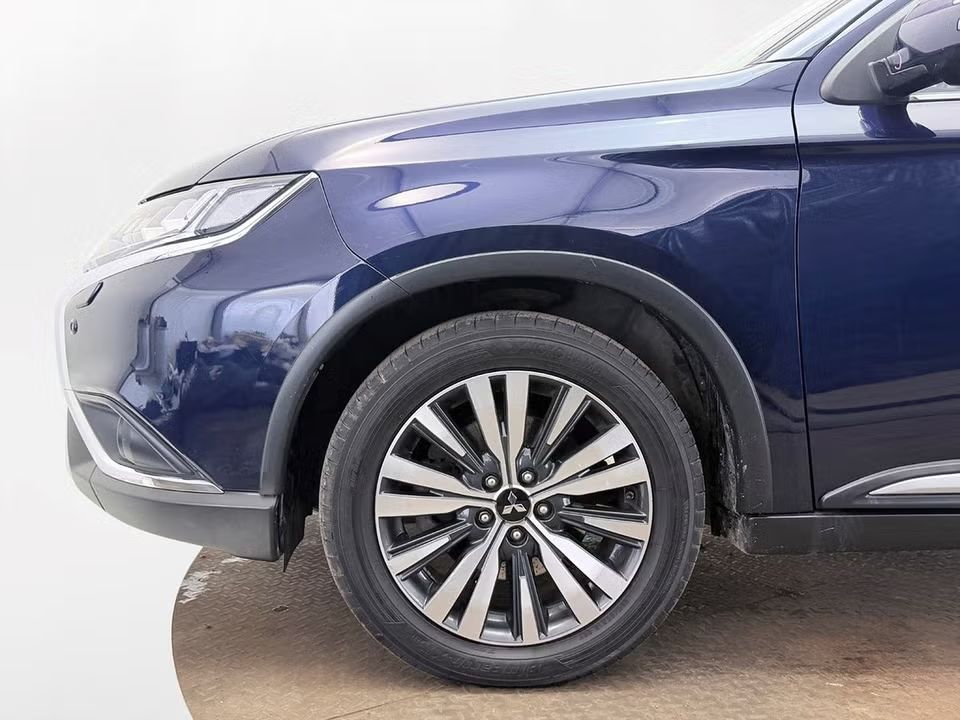 Mitsubishi Outlander 2.0 4WD Comfort Delläder Kamera Keyless 150hk – bild 10 av 32