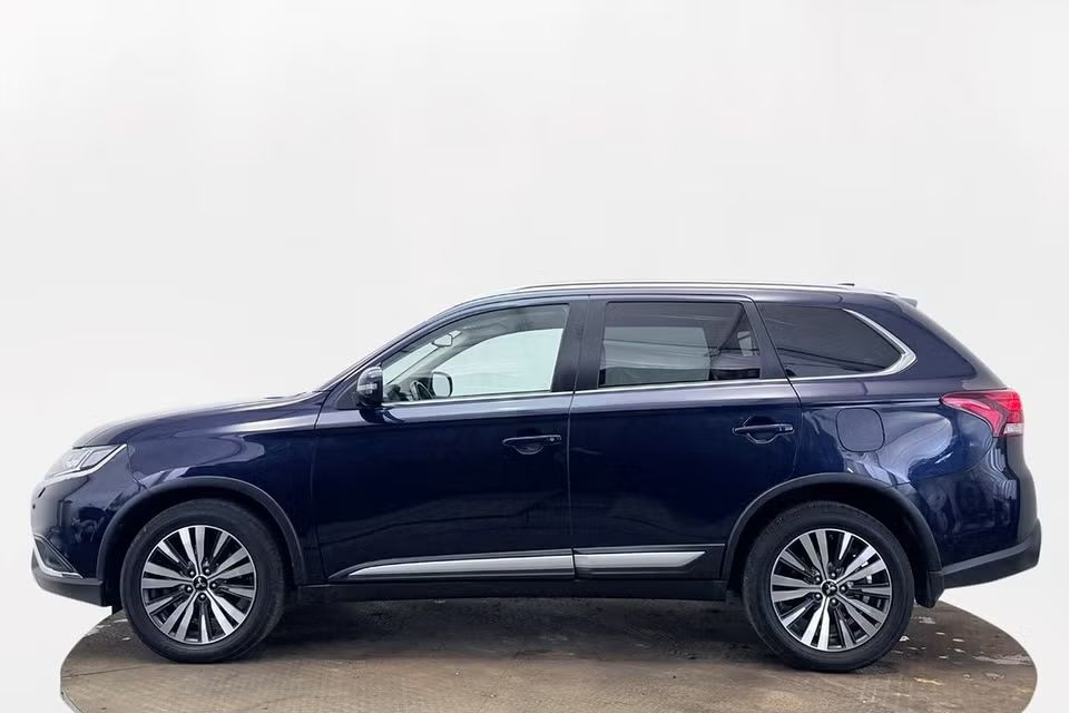Mitsubishi Outlander 2.0 4WD Comfort Delläder Kamera Keyless 150hk – bild 9 av 32