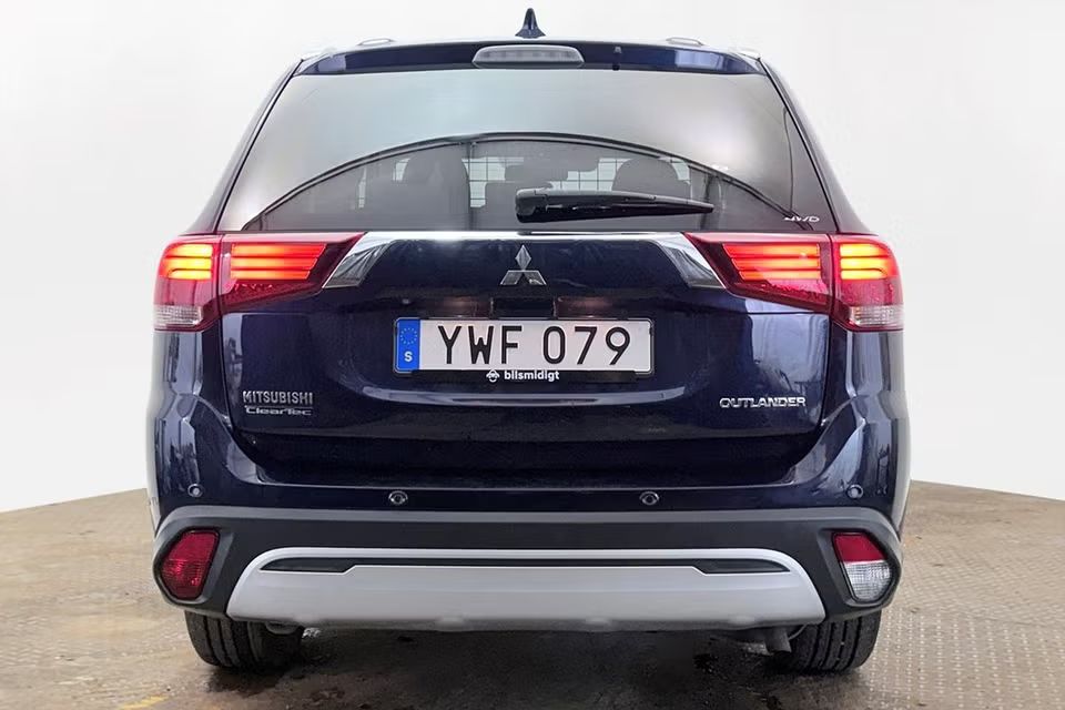 Mitsubishi Outlander 2.0 4WD Comfort Delläder Kamera Keyless 150hk – bild 6 av 32