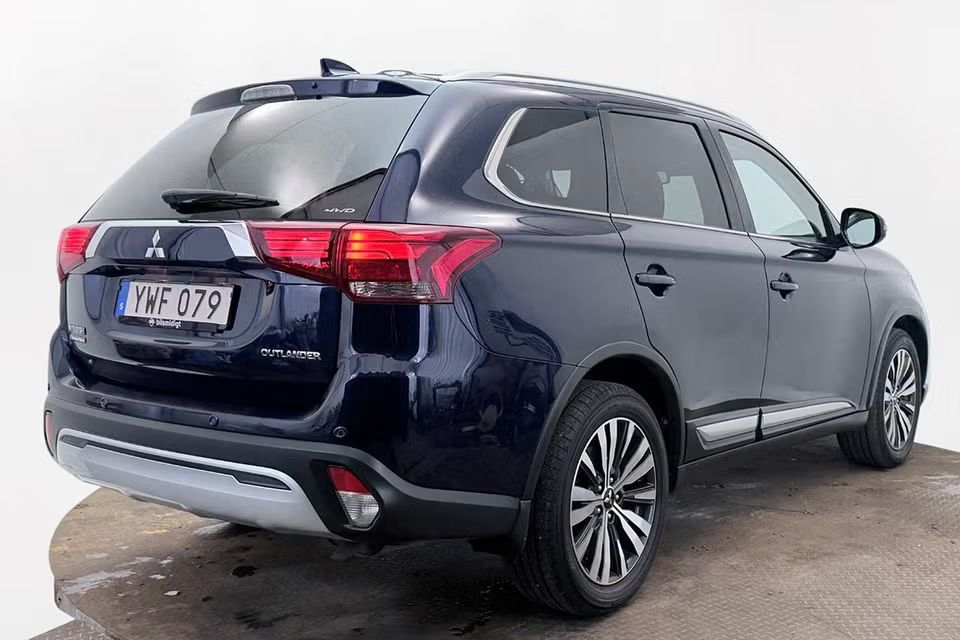 Mitsubishi Outlander 2.0 4WD Comfort Delläder Kamera Keyless 150hk – bild 5 av 32