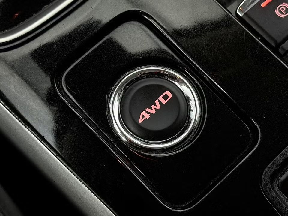Mitsubishi Outlander 2.0 4WD Comfort Delläder Kamera Keyless 150hk – bild 29 av 32