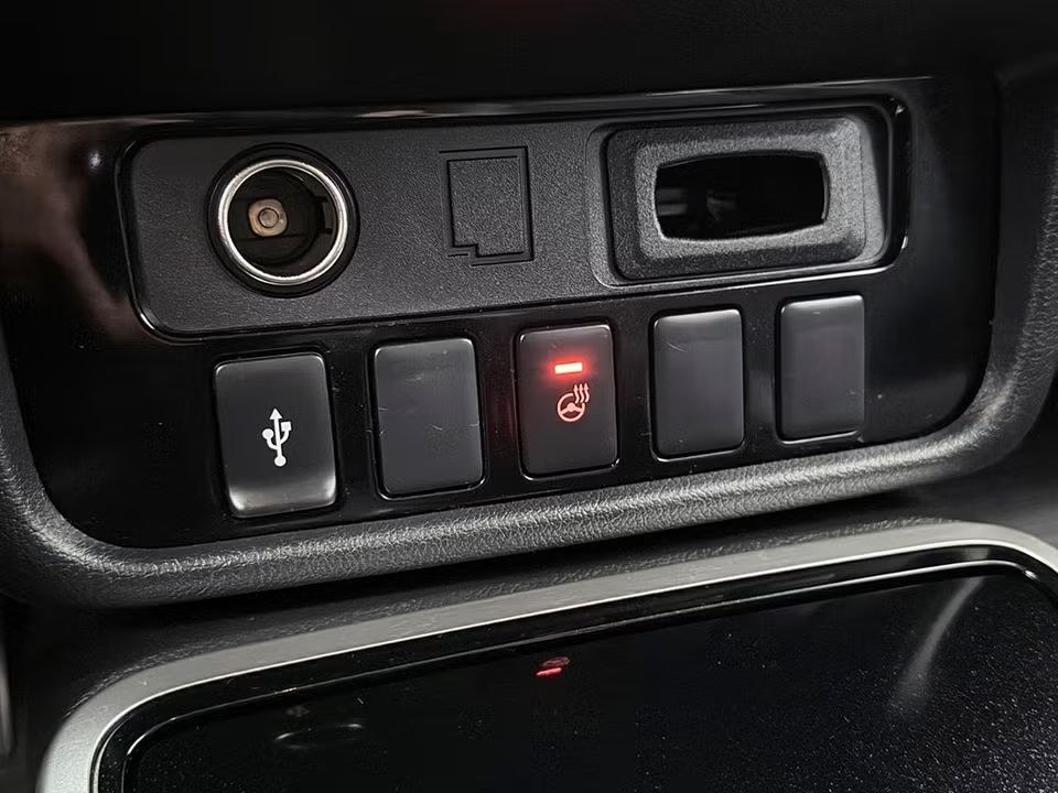 Mitsubishi Outlander 2.0 4WD Comfort Delläder Kamera Keyless 150hk – bild 25 av 32