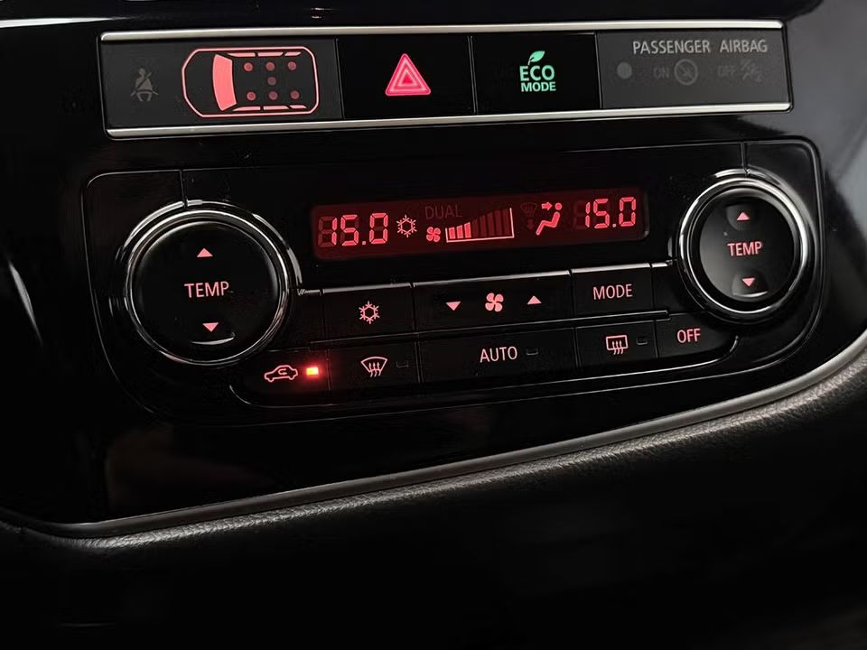 Mitsubishi Outlander 2.0 4WD Comfort Delläder Kamera Keyless 150hk – bild 24 av 32