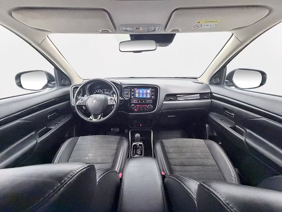 Mitsubishi Outlander 2.0 4WD Comfort Delläder Kamera Keyless 150hk – bild 15 av 32