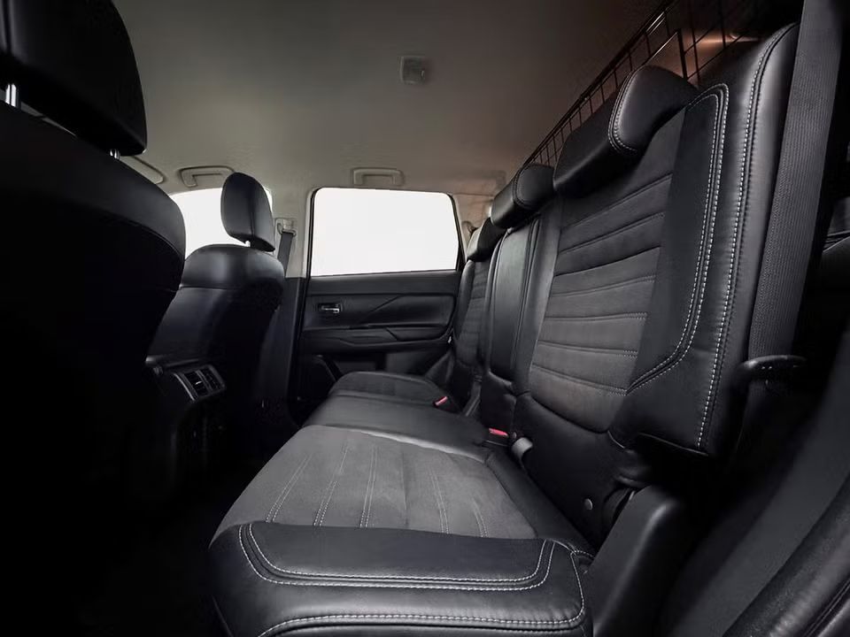 Mitsubishi Outlander 2.0 4WD Comfort Delläder Kamera Keyless 150hk – bild 14 av 32