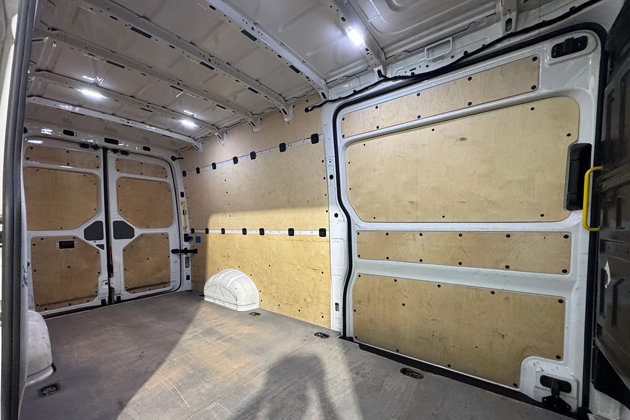 Volkswagen Crafter 35 2.0 TDI Aut L4H3 2xSidodörr Värmare 3-sits MOMS 177hk – bild 9 av 28