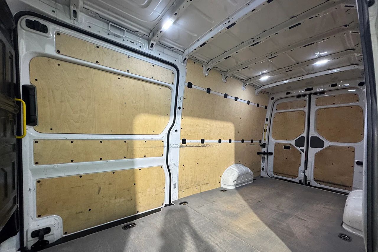 Volkswagen Crafter 35 2.0 TDI Aut L4H3 2xSidodörr Värmare 3-sits MOMS 177hk – bild 10 av 28