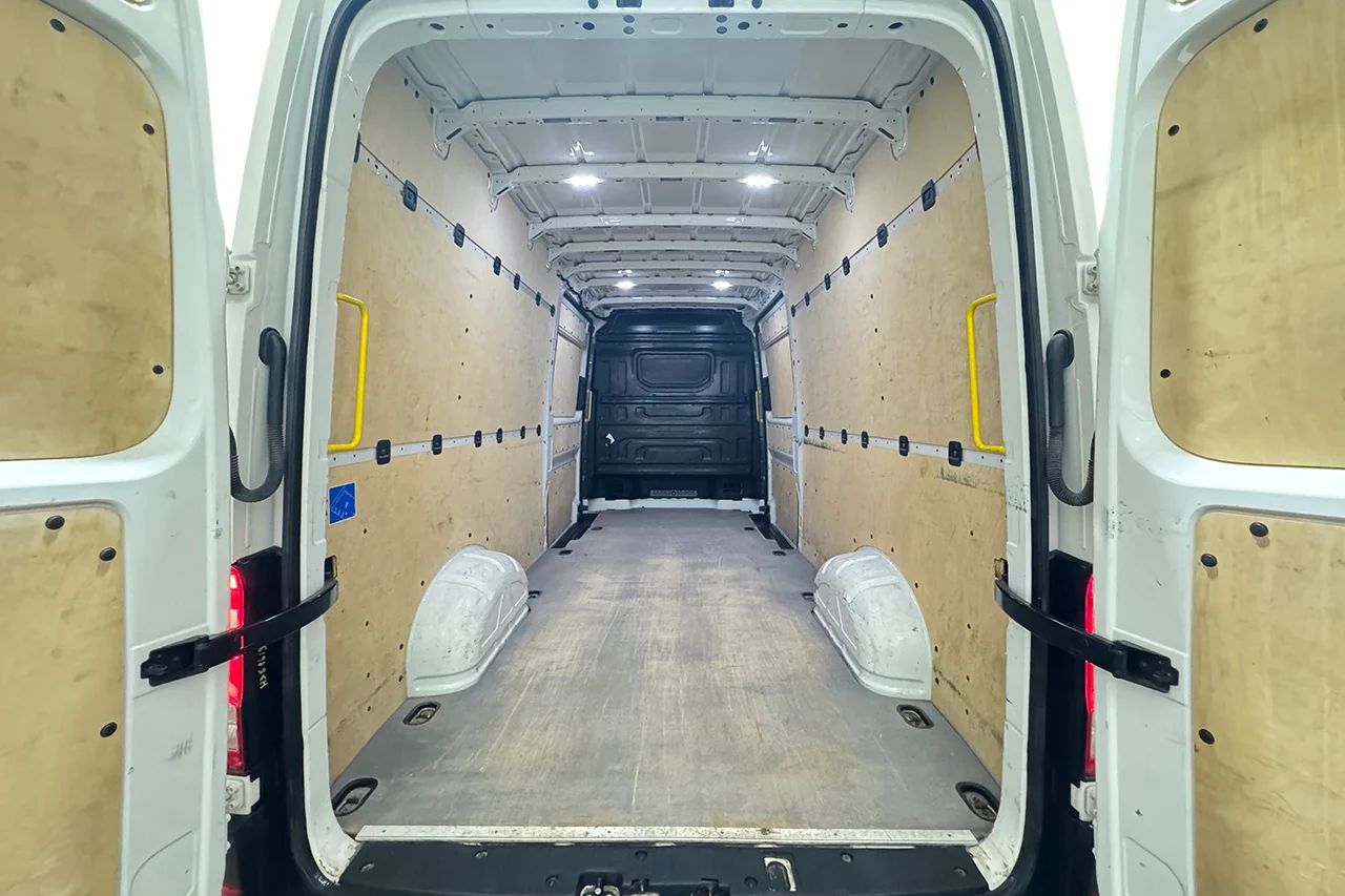Volkswagen Crafter 35 2.0 TDI Aut L4H3 2xSidodörr Värmare 3-sits MOMS 177hk – bild 11 av 28
