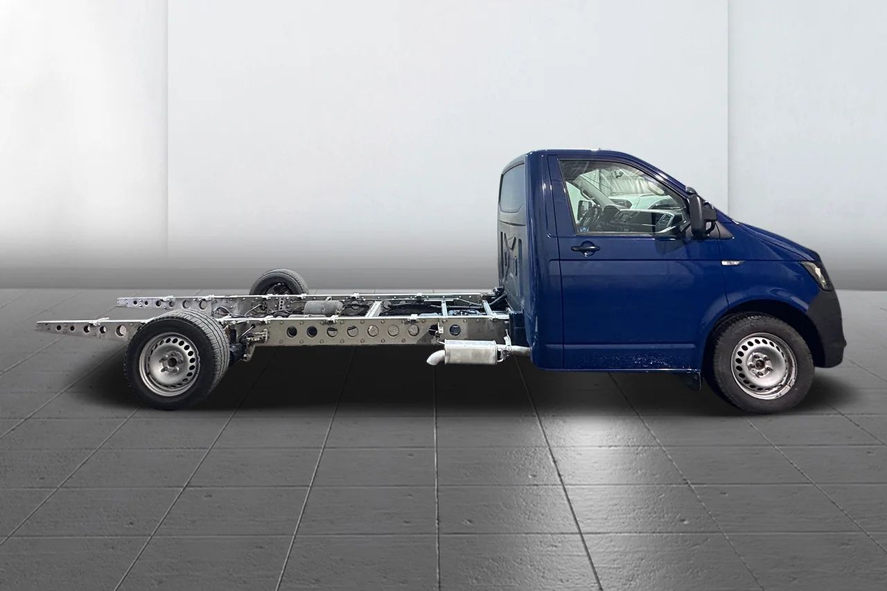 Volkswagen Transporter Chassi T30 2.0 TDI 3-sits Komfortpkt Kompressionsutrustning Farthållare MOMS 150hk – bild 4 av 22