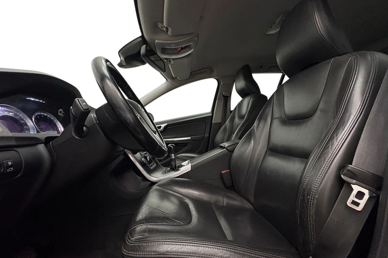Volvo V60 T3 Summum Drag Läder Stolminne 150hk – bild 11 av 30