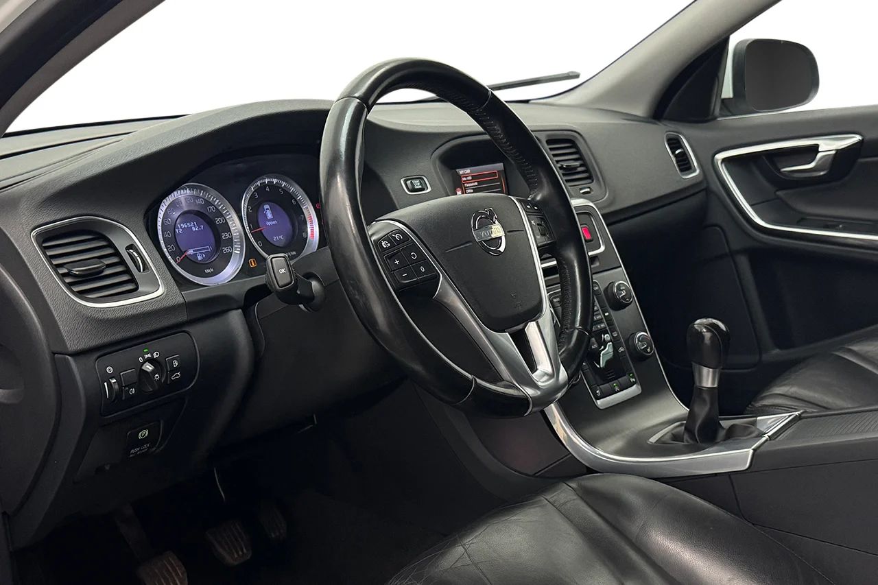 Volvo V60 T3 Summum Drag Läder Stolminne 150hk – bild 12 av 30
