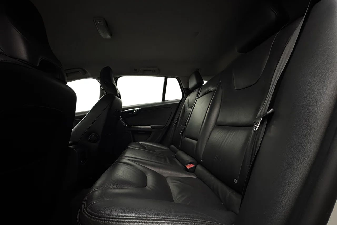 Volvo V60 T3 Summum Drag Läder Stolminne 150hk – bild 15 av 30