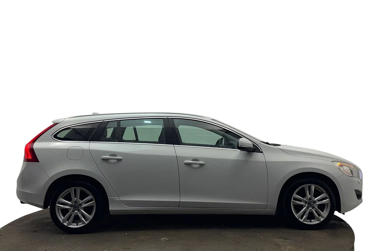 Volvo V60 T3 Summum Drag Läder Stolminne 150hk – bild 4 av 30