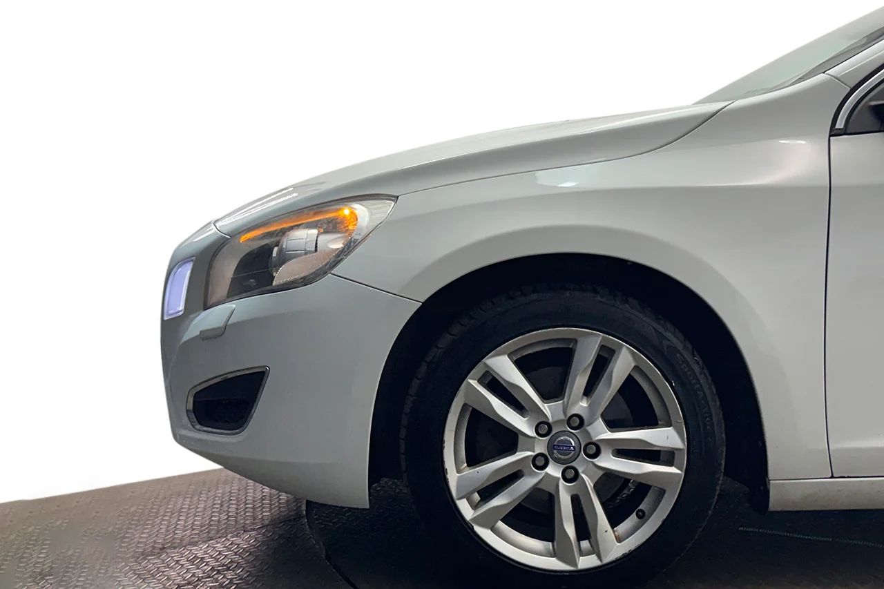 Volvo V60 T3 Summum Drag Läder Stolminne 150hk – bild 10 av 30