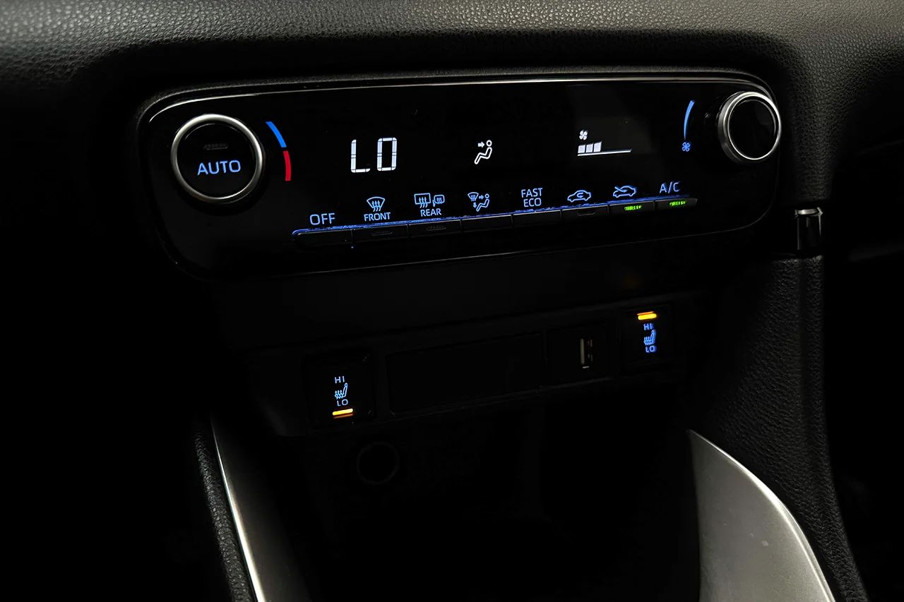 Toyota Yaris Hybrid Kamera Rattvärme Filassist MOMS 116hk – bild 21 av 27
