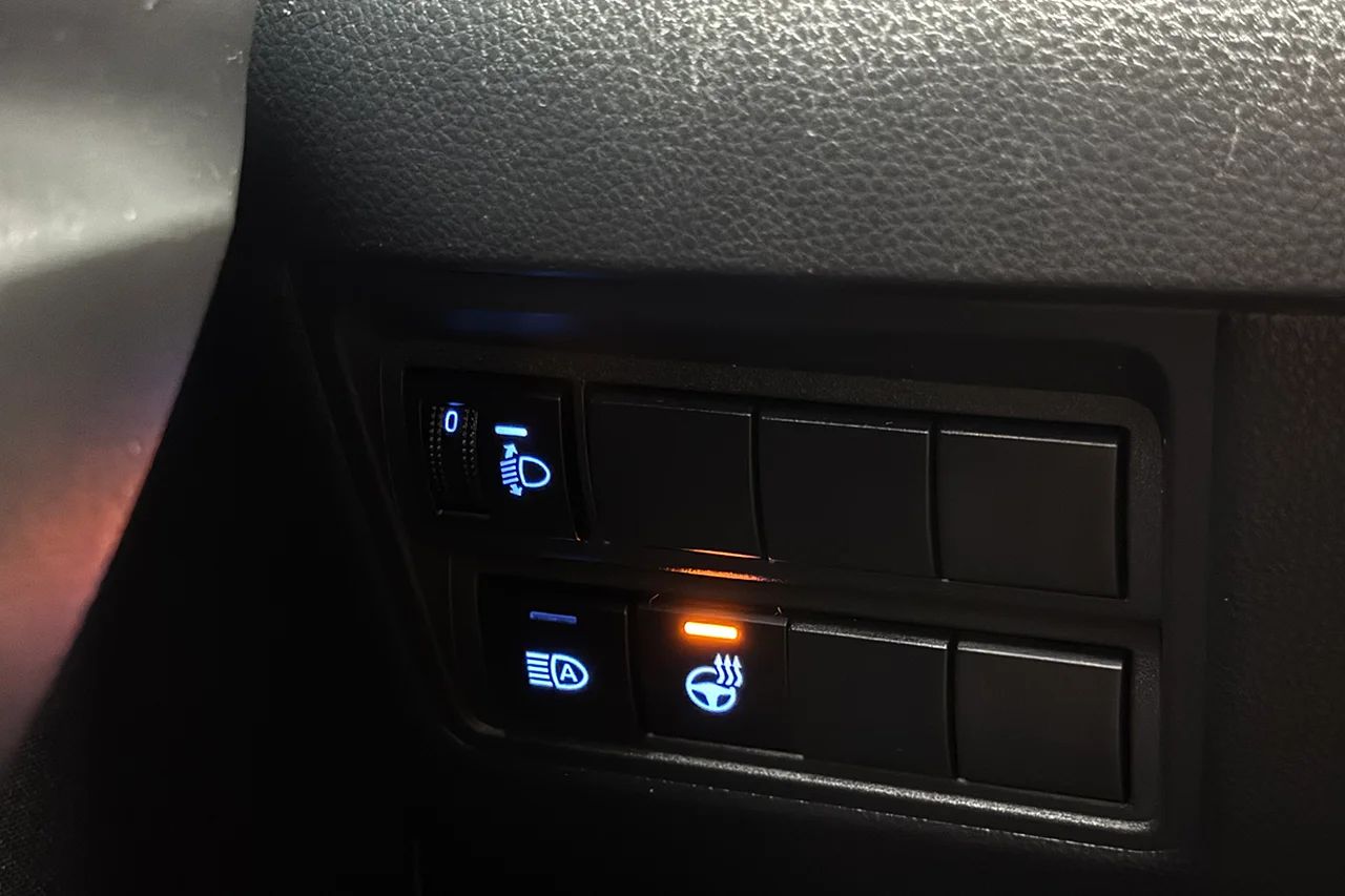 Toyota Yaris Hybrid Kamera Rattvärme Filassist MOMS 116hk – bild 25 av 27
