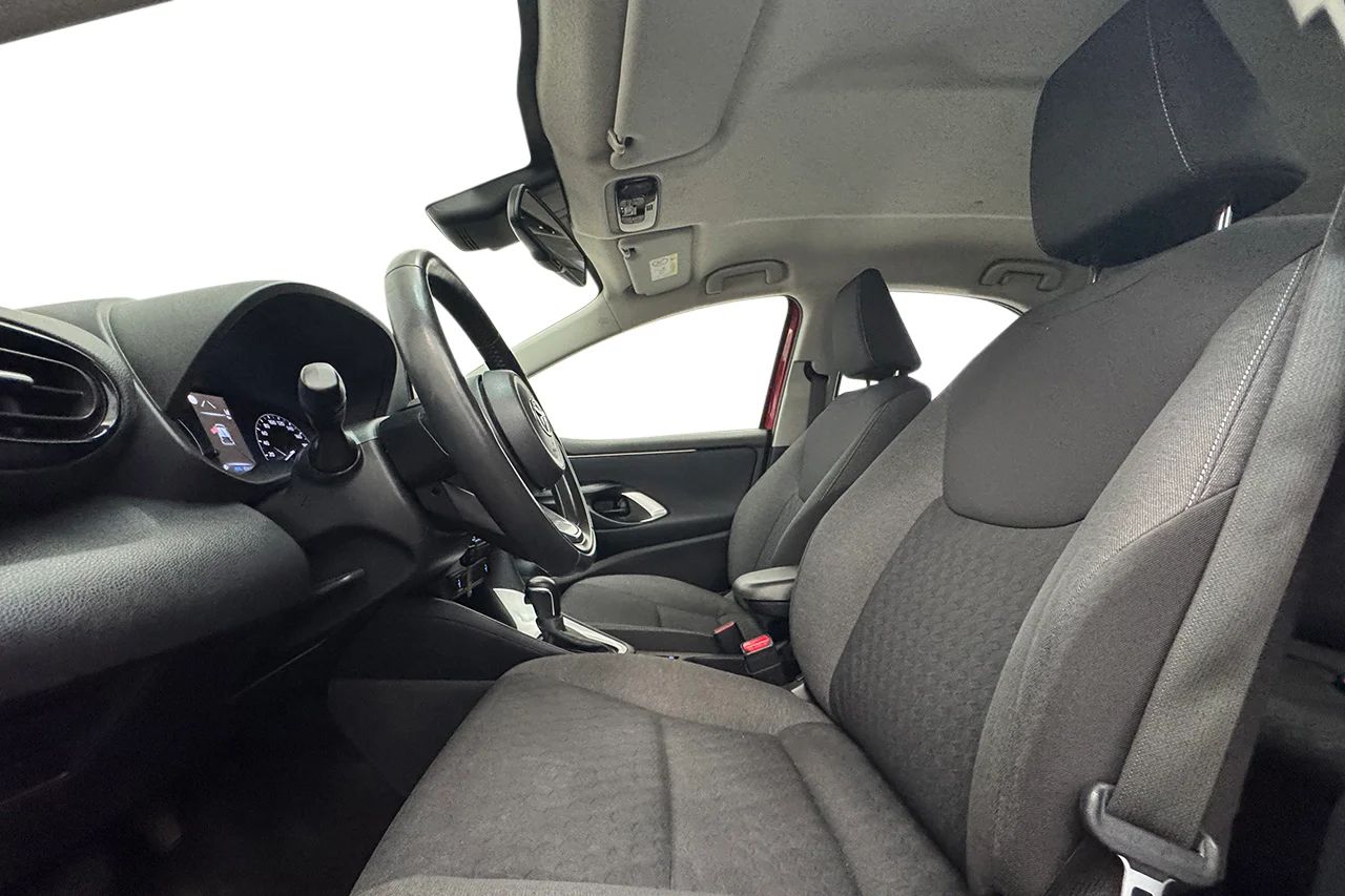 Toyota Yaris Hybrid Kamera Rattvärme Filassist MOMS 116hk – bild 10 av 27