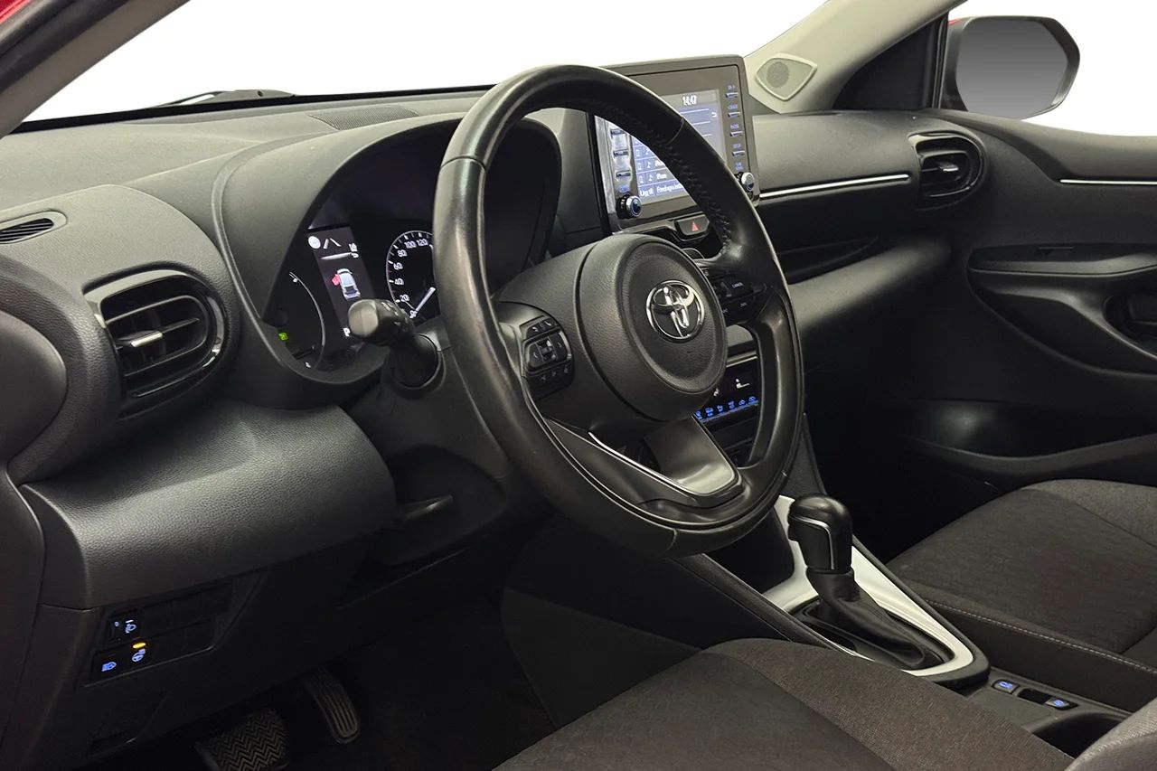 Toyota Yaris Hybrid Kamera Rattvärme Filassist MOMS 116hk – bild 11 av 27