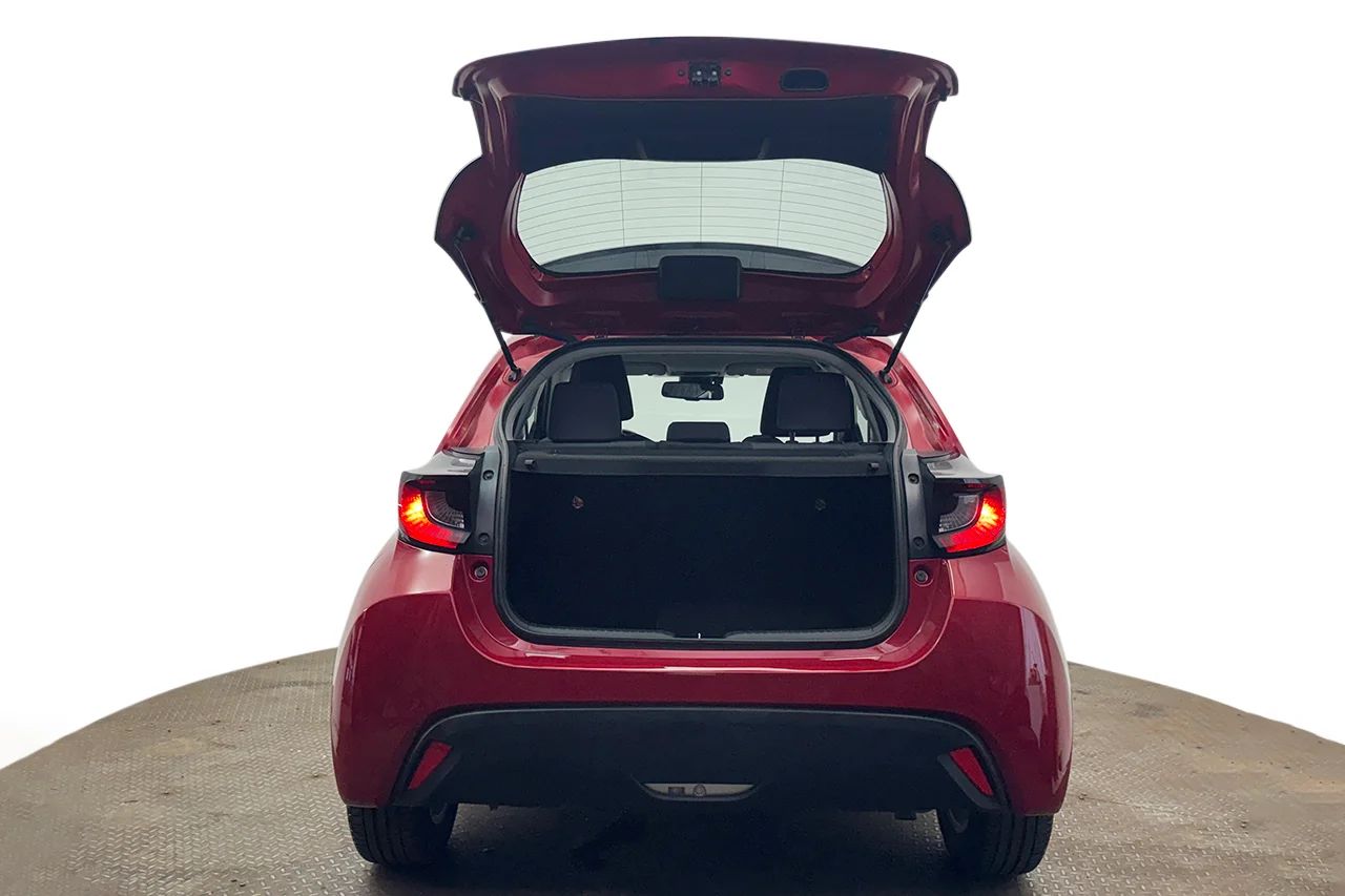 Toyota Yaris Hybrid Kamera Rattvärme Filassist MOMS 116hk – bild 7 av 27