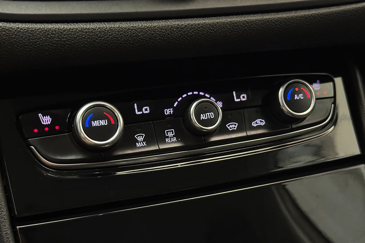 Opel Grandland 1.2 Turbo Drag Navi Kamera Cockpit Delläder Rattvärme – bild 23 av 28