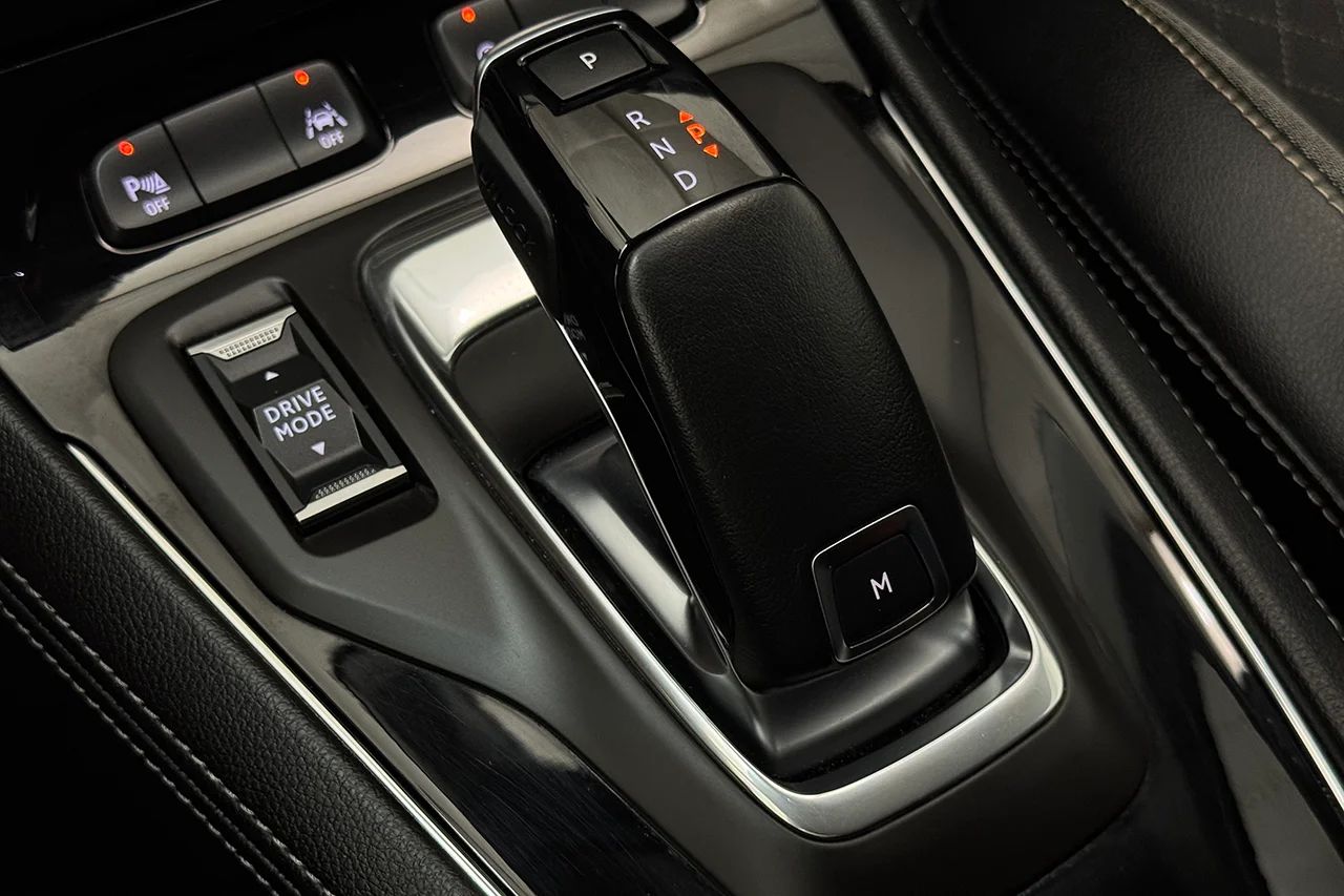 Opel Grandland 1.2 Turbo Drag Navi Kamera Cockpit Delläder Rattvärme – bild 25 av 28
