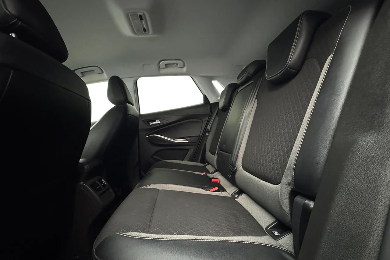 Opel Grandland 1.2 Turbo Drag Navi Kamera Cockpit Delläder Rattvärme – bild 13 av 28