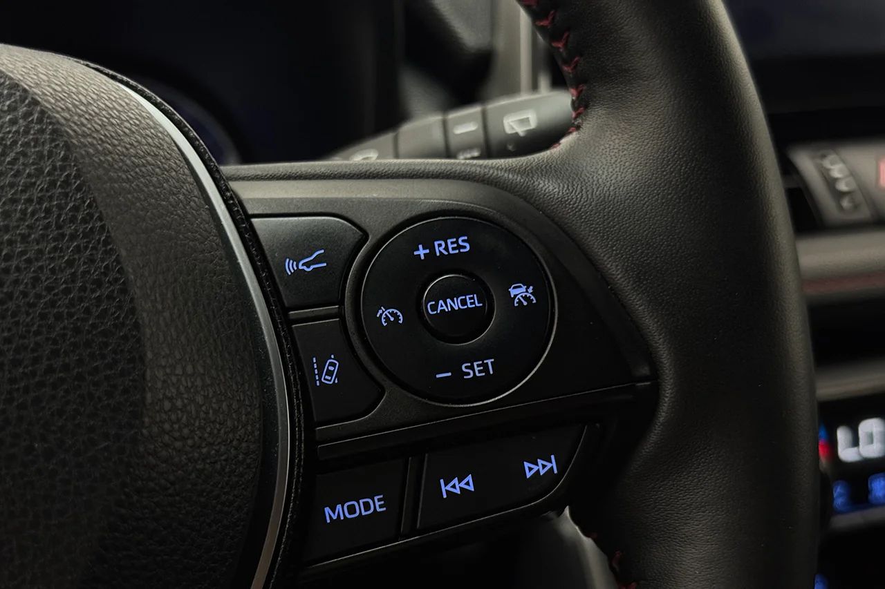 Toyota RAV4 Plug-in X-Edition Drag Kamera Keyless Delläder Värmare – bild 19 av 31
