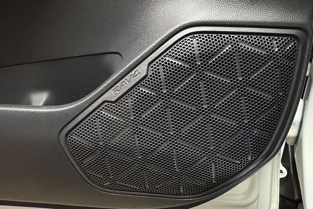 Toyota RAV4 Plug-in X-Edition Drag Kamera Keyless Delläder Värmare – bild 28 av 31