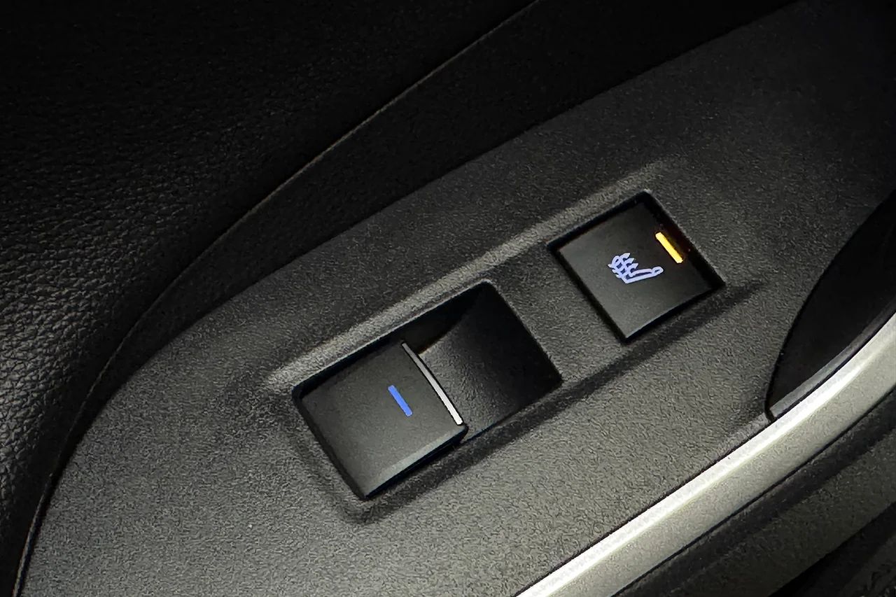Toyota RAV4 Plug-in X-Edition Drag Kamera Keyless Delläder Värmare – bild 29 av 31