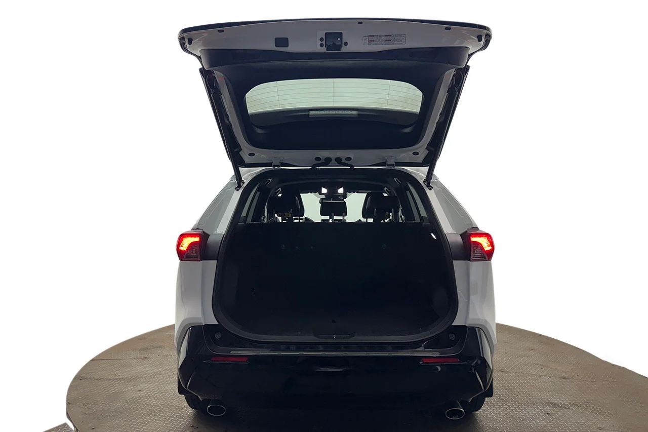 Toyota RAV4 Plug-in X-Edition Drag Kamera Keyless Delläder Värmare – bild 7 av 31