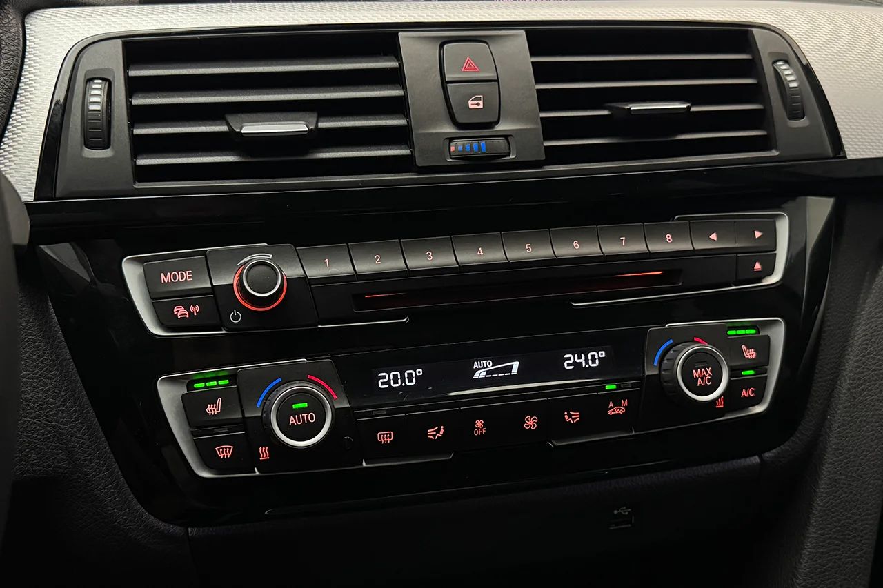BMW 320 d xDrive GT M Sport Drag Läder Cockpit Navi HiFi 190hk – bild 23 av 30