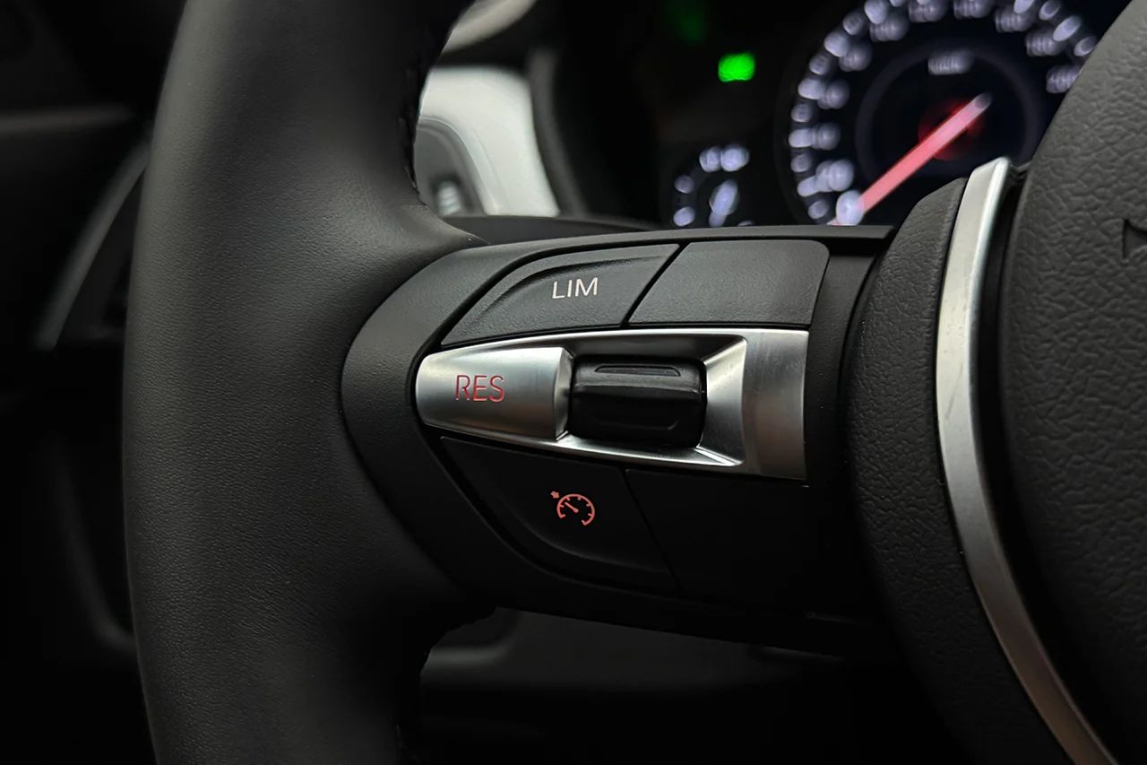 BMW 320 d xDrive GT M Sport Drag Läder Cockpit Navi HiFi 190hk – bild 17 av 30