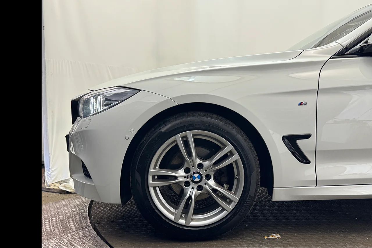 BMW 320 d xDrive GT M Sport Drag Läder Cockpit Navi HiFi 190hk – bild 10 av 30
