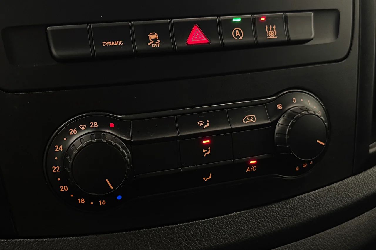 Mercedes-Benz Vito 119 CDI 2.8t L3 Extra Lång Drag Inredd Navigation Kamera Värmare Läder 3sits – bild 24 av 28